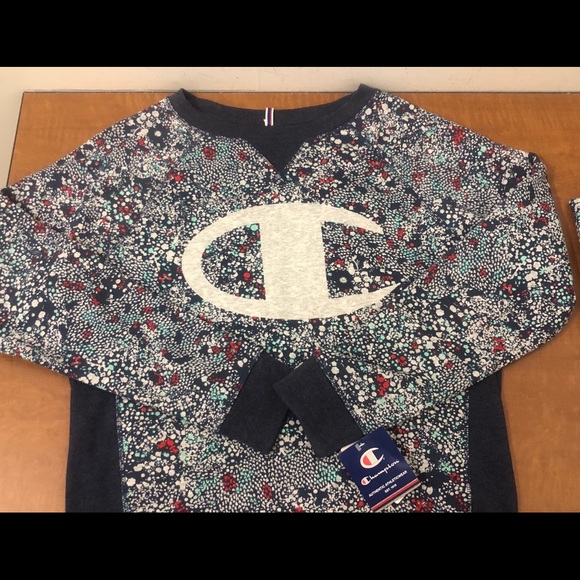 Champion Tops - 🎉Authentic Champion Sweatshirt🎉